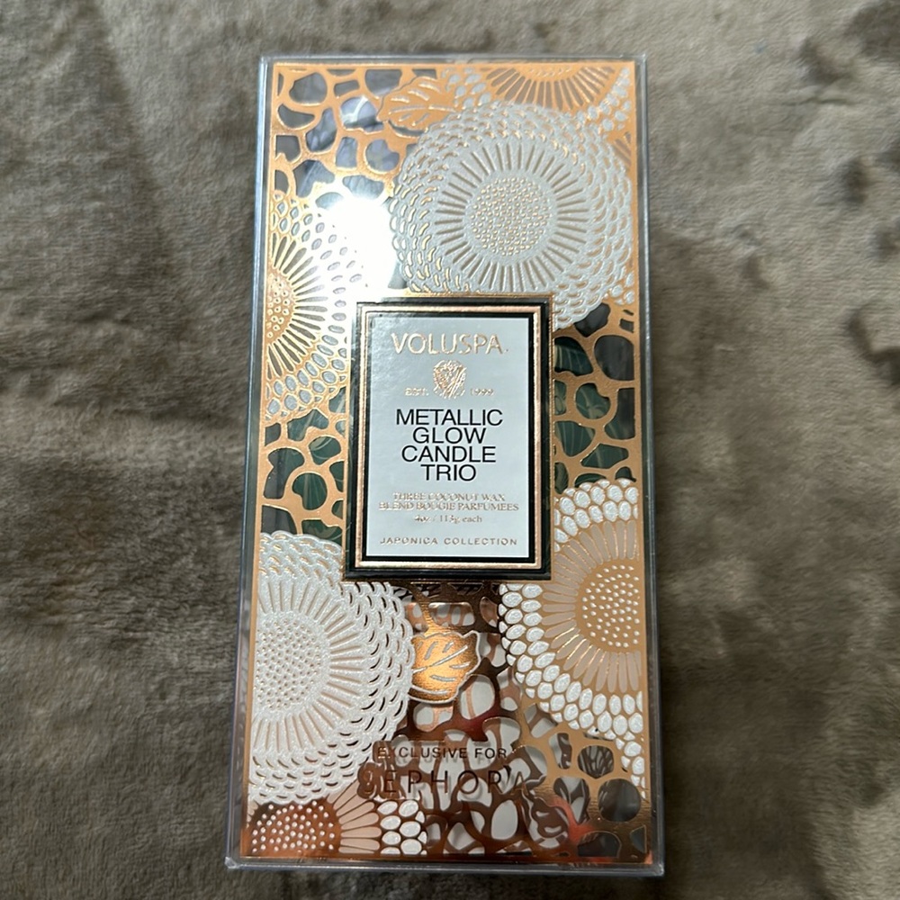 Sephora Metallic Glow Candle. Sparkling Cuvée,Noble Fir Garland,Cinnamon Woods.
